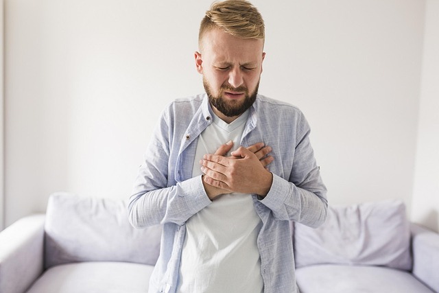 man with heartburn