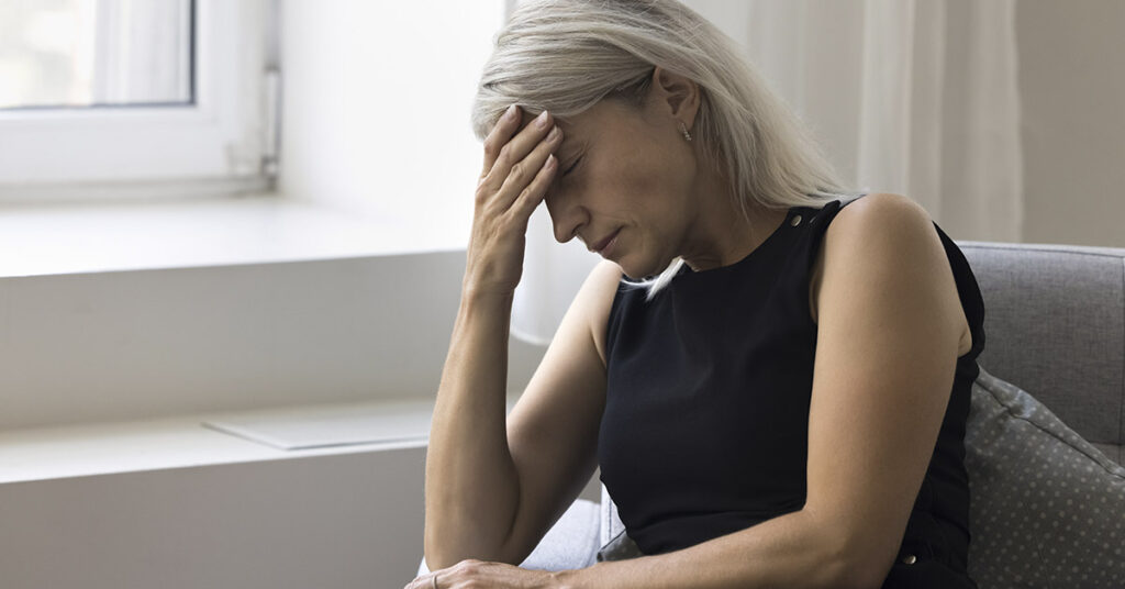 Doctor Sounds Alarm About Certain Type of Sudden, Severe Headache - Featured image