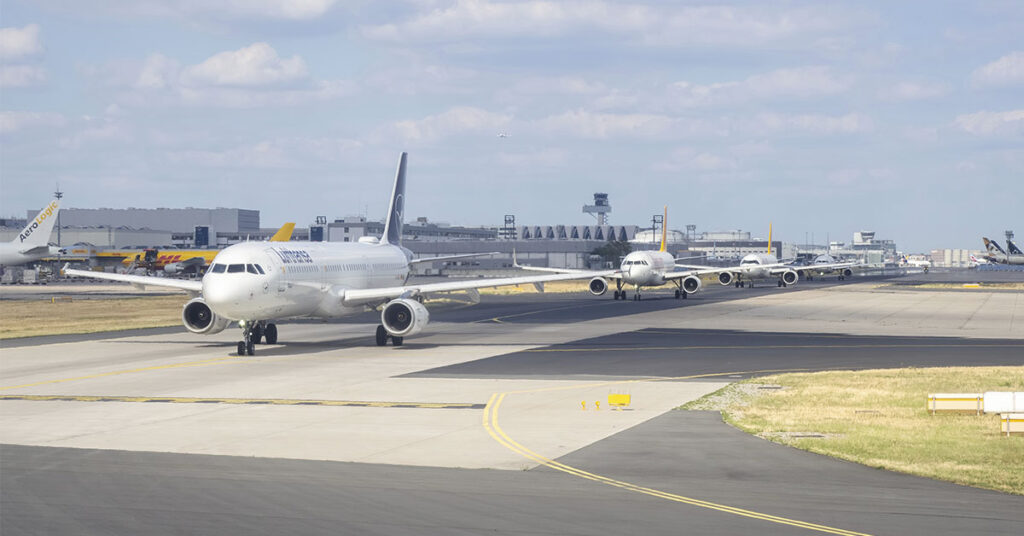 Communications Blackout Hits Second Airport as 20 Pilots Left Without Tower Contact for Six Minutes - Featured image