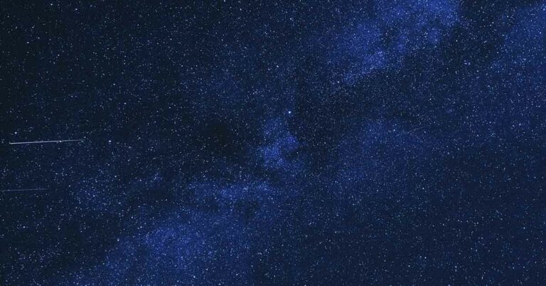 Scientists Baffled by Strange Sphere in Space Sending Radio Bursts - Featured image