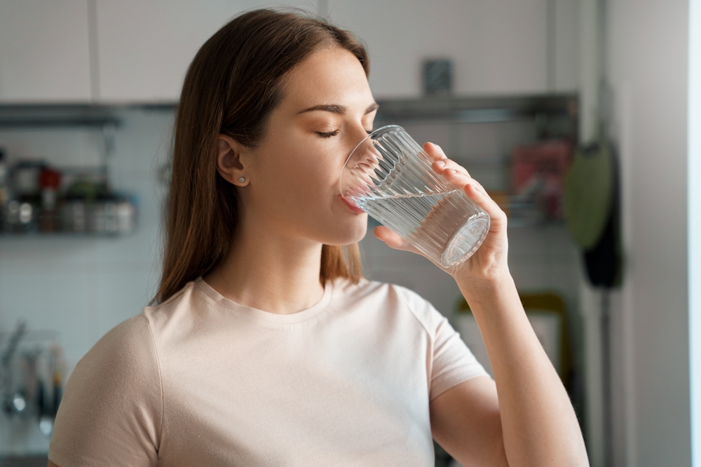 What Happens to Your Body When You Drink Water With Meals. Scientists Find - Featured image