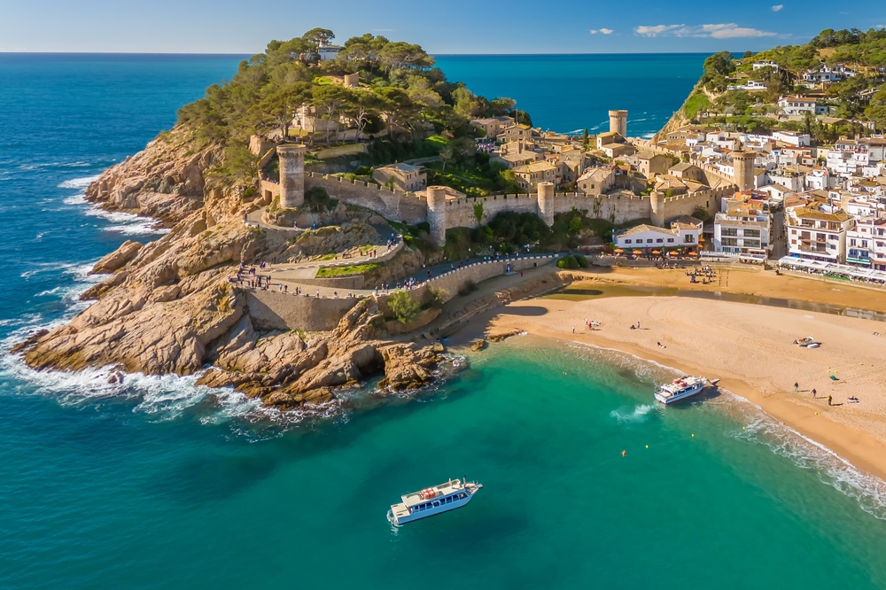 Tossa de Mar town on Costa Brava Mediterranean coast in Catalonia, Spain. Beautiful beach with turquoise color water and Tossa de Mar fortress during summer in Catalonia.