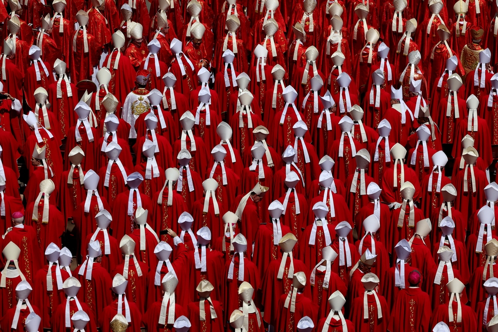 Vatican City, April 26, 2025: The purple red of the cardinals sitting in the churchyard to participate in the funeral of Pope Francis stands out across the entire square.