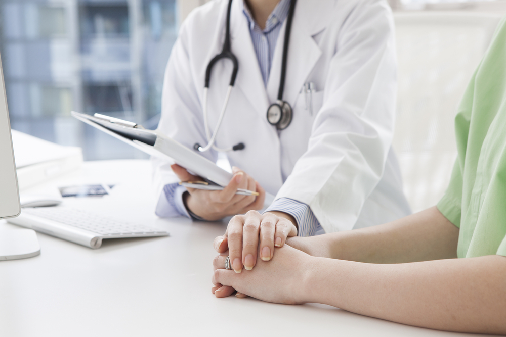 Doctor explaining diagnosis to her female patient
