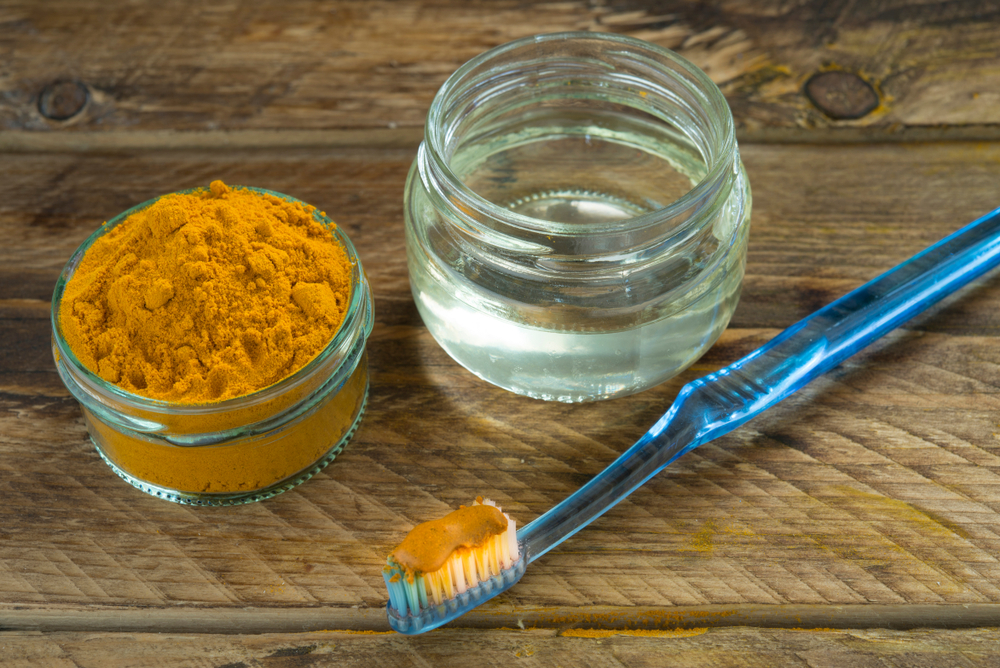 Toothpaste (coconut oil and curcuma)