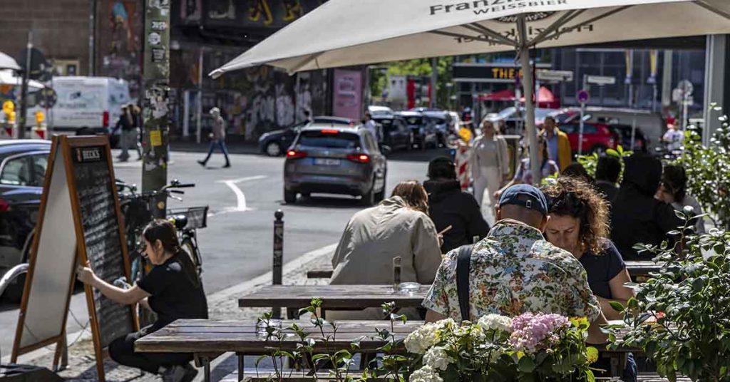 Top 10 Least Friendly Cities Around the World - Featured image