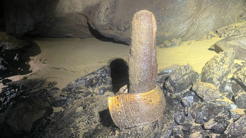 ancient shell bracelet on stalagmite from Mesoamerican fertility site