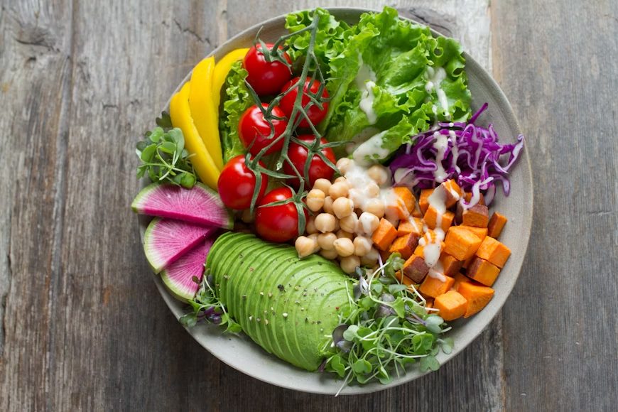 Mixed salads are a great way to add broccoli sprouts to your diet to avoid old pepole smell