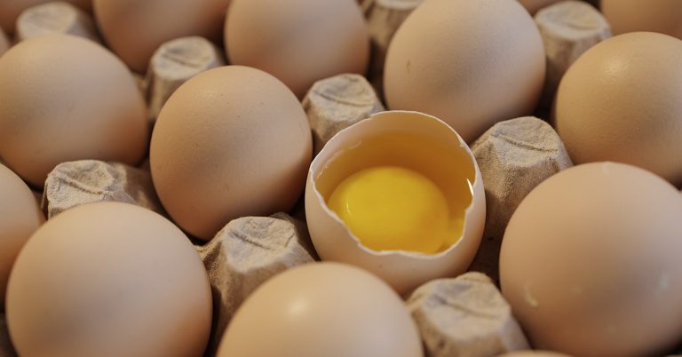 How Many Eggs Should You Eat Per Day, According to Research - Featured image