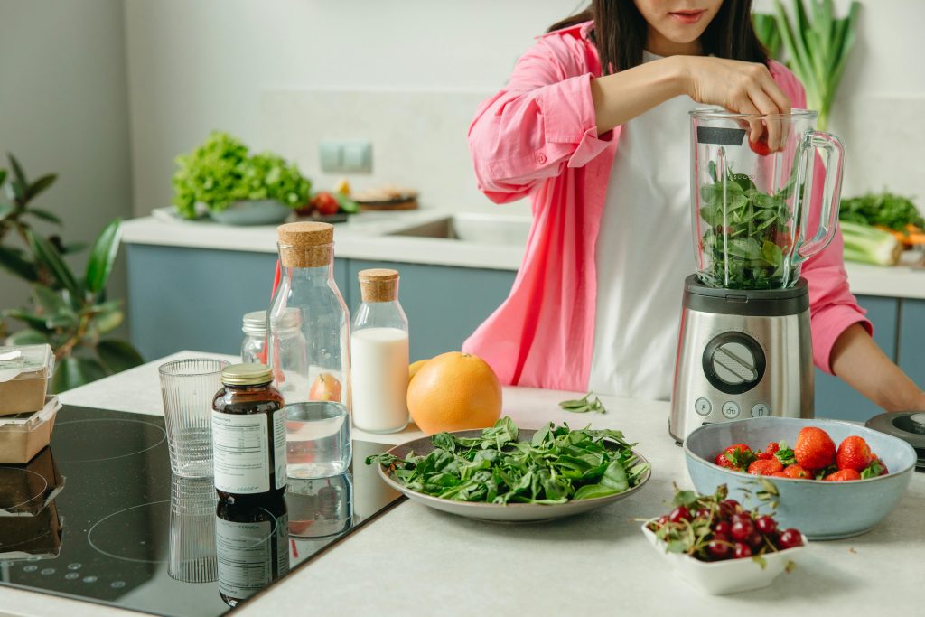 woman making her vegetable shake