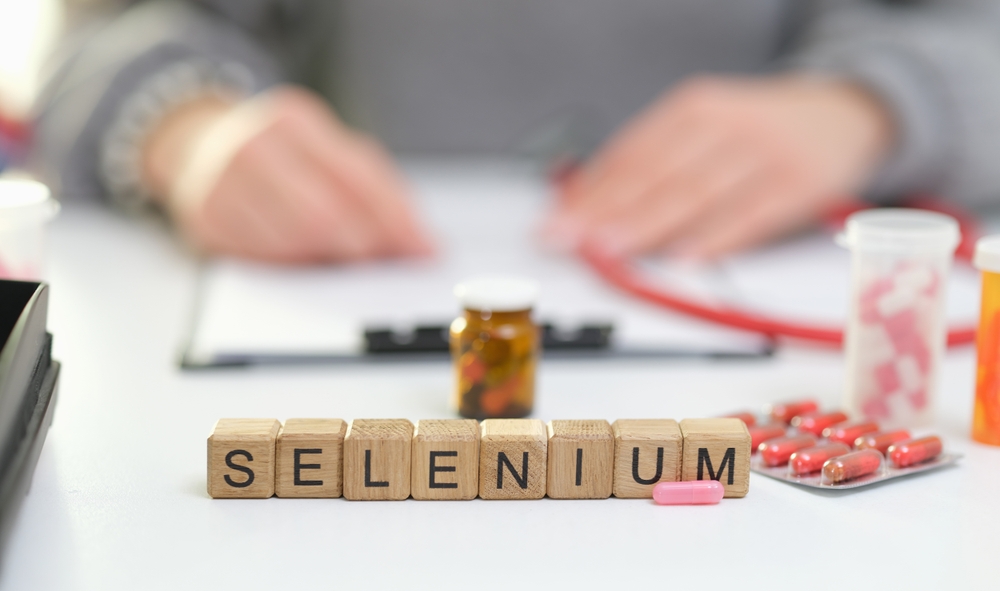 Selenium supplements and healthrelated advice administered effectively in a clinical healthcare setting