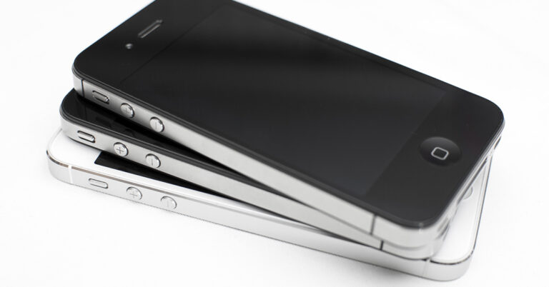 20-Year-Old Brazilian Woman Dies on Bus With 26 iPhones Glued to Body - Featured image