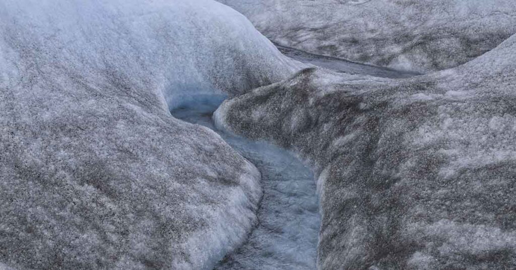 First-of-Its-Kind Meltwater Eruption Breaks Through Greenland Ice - Featured image