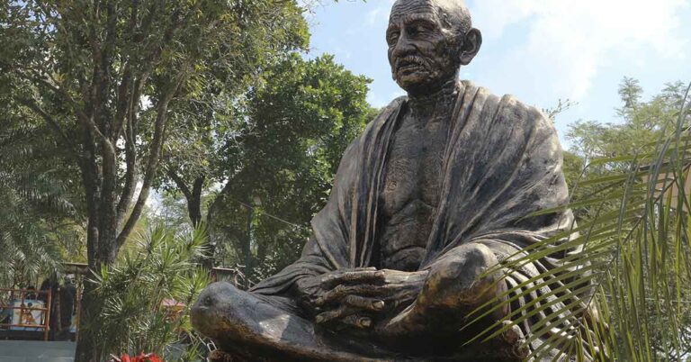 20 Historical Figures Whose Dark Truths Came to Light After Death - Featured image