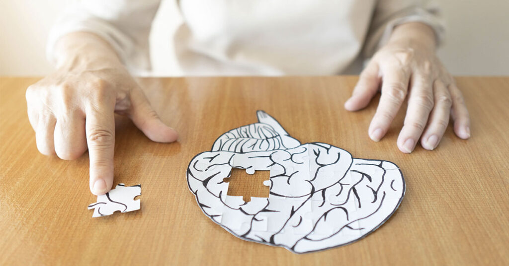 4 Warning Signs Your Brain May Be at Risk as Experts Reveal Alzheimer’s Begins Decades Before Symptoms - Featured image
