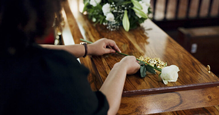 Experienced Skydiver Took Her Own Life in 15,500ft Jump, Coroner Confirms - Featured image