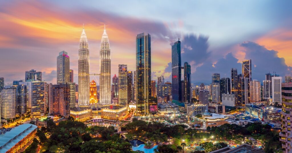 The capital of Malaysia, famous skyscrapers such as the Twin Towers (Menara Berkembar Petronas), nature, trees and big cities, "saloma bridges", are popular with tourists. Malaysia, Asia