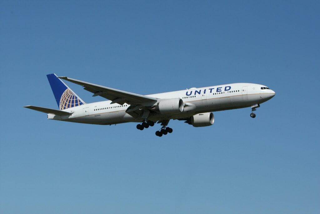 White United Airlines Plane
