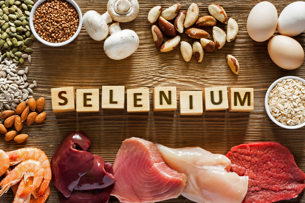 Foods High in Selenium as brasil nuts, tuna, shrimps, beef, liver, mushrooms, pumpkin seeds, sunflower seeds, buckwheat, oatmeal, almonds and eggs. Top view
