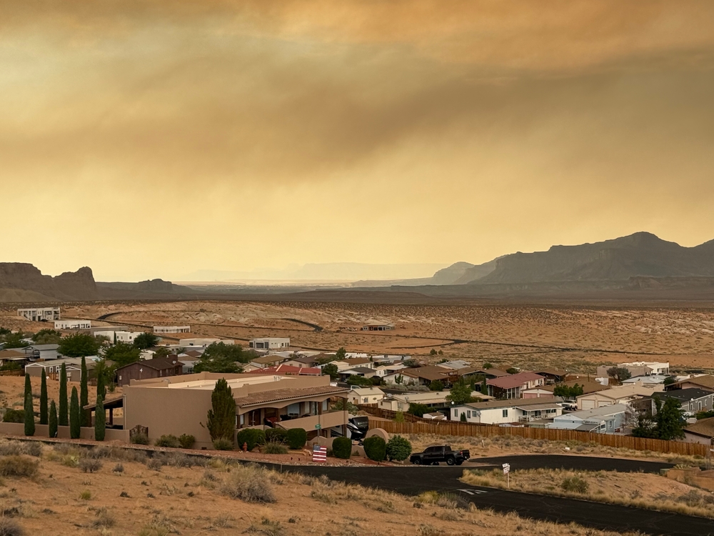 Dragon Bravo Fire from Grand Canyon North Rim spreading Smoke in Page and Greenehaven Arizona towns. 