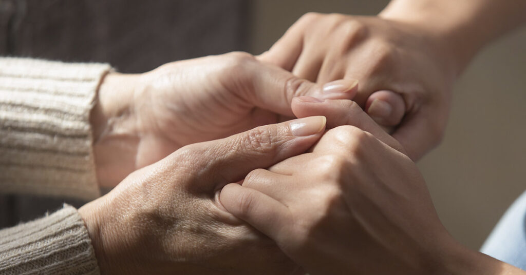 What Your Hands Reveal About Trustworthiness, According to Science - Featured image