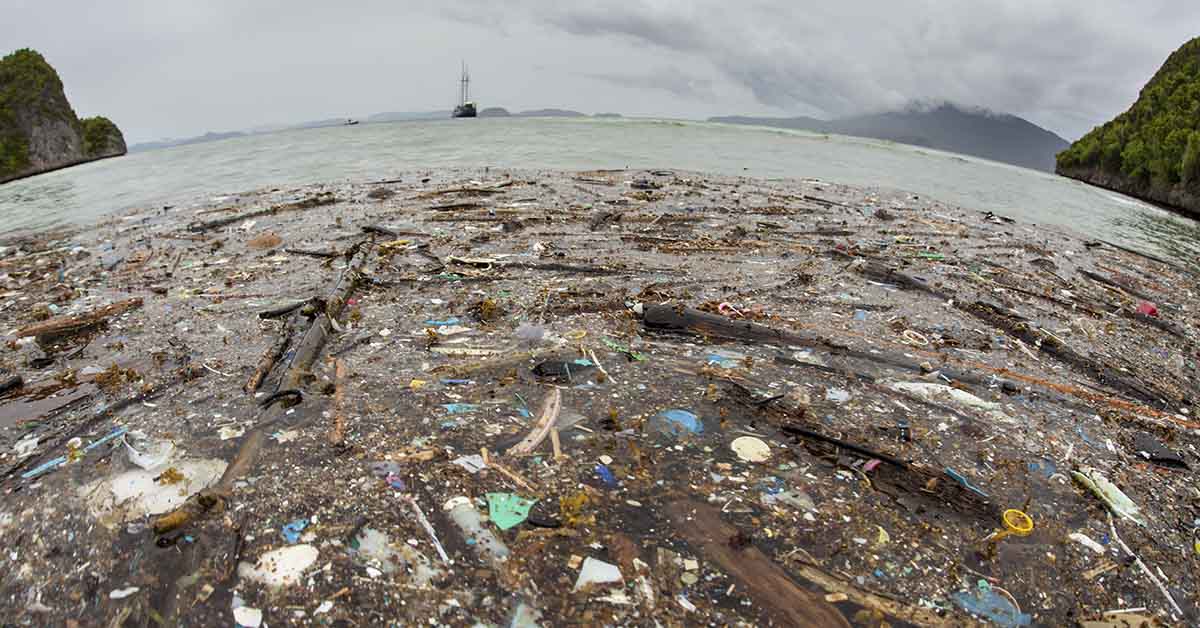 Dutch Engineers Deploy 2.2km Device to Clean Great Pacific Garbage Patch