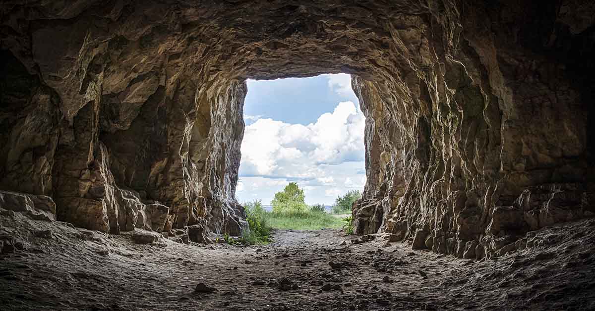 Woman Lives in Off-Grid Underground ‘Villa.’ Wait Until You See What’s Inside