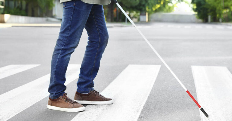 Blind Man, 34, Regains Sight After Doctors Implant His Tooth in His Eye - Featured image
