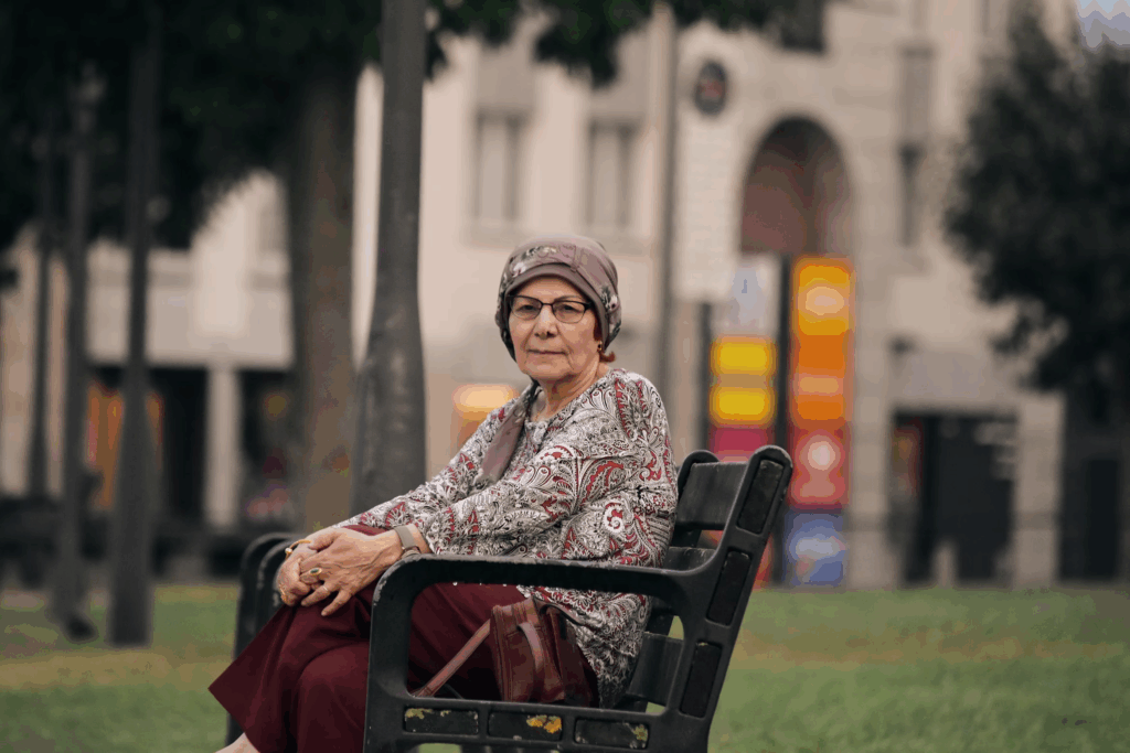 woman on bench signs of dementia