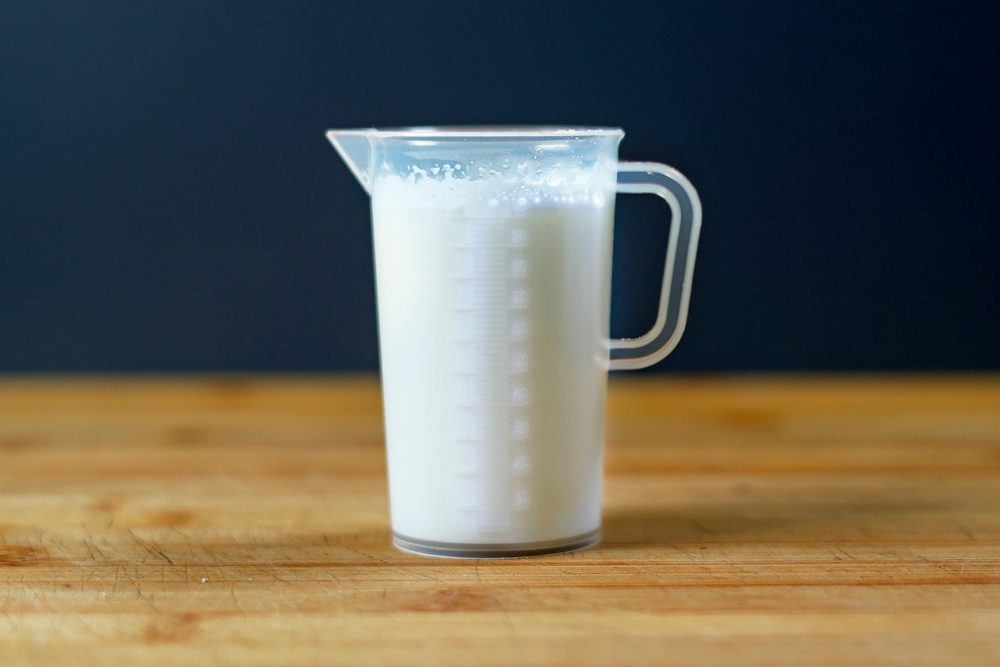 Jug of milk, puppy milk, kitten milk, goat milk, measuring cup, ml, milliliter, measuring.