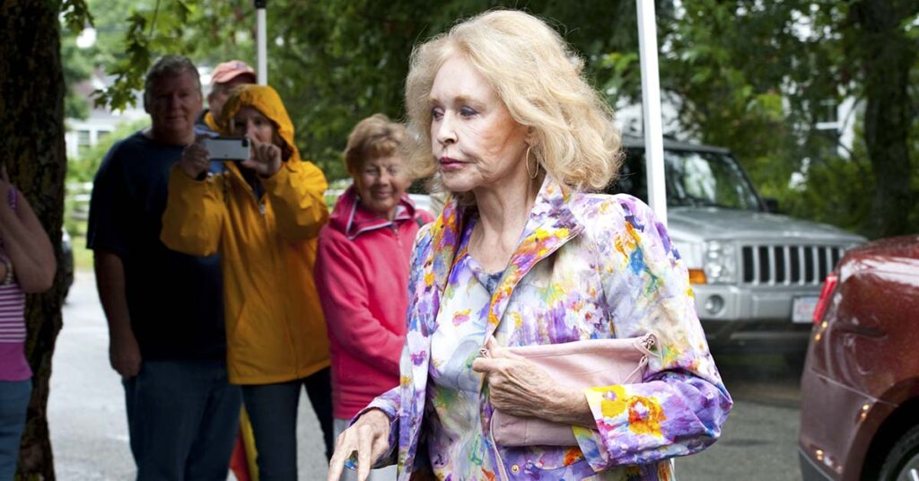 Joan Kennedy, First Wife of Senator Ted Kennedy, Passes Away at 89 After a Life of Turmoil and Triumph - Featured image