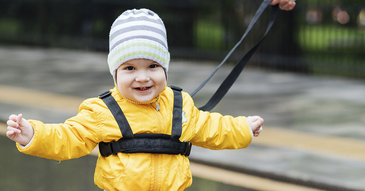 Is it OK to leash your child? Dad gets shamed for using leash with 5-year-old quintuplets
