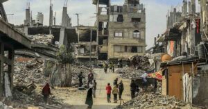 ‘Doctor Who’ Star Says Gaza Peace Deal Changed Her View of Trump Palestinians return to their homes destroyed by the Israeli army before its withdrawal, to Khan Younis in the southern Gaza Strip, on February 11, 2025.