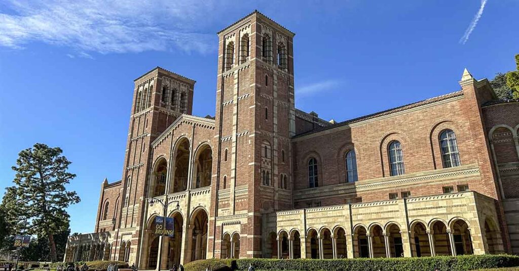 Transgender Identification Drops Among College Students in Recent Analysis - Featured image