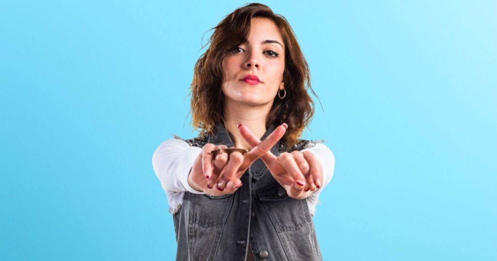 15 Assertive Yet Respectful Phrases to Handle Rudeness with Grace - Featured image