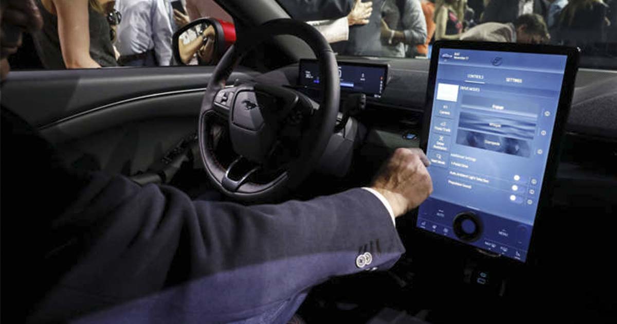 9 Factors Car Companies Are Dialing Back on Touch Screens
