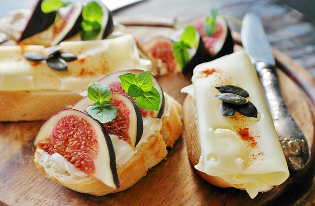 figs on bread