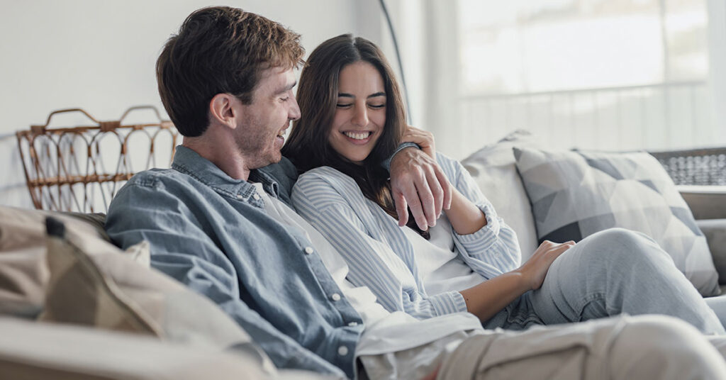 Subtle Non-Sexual Things Women Do That Men Secretly Adore - Featured image