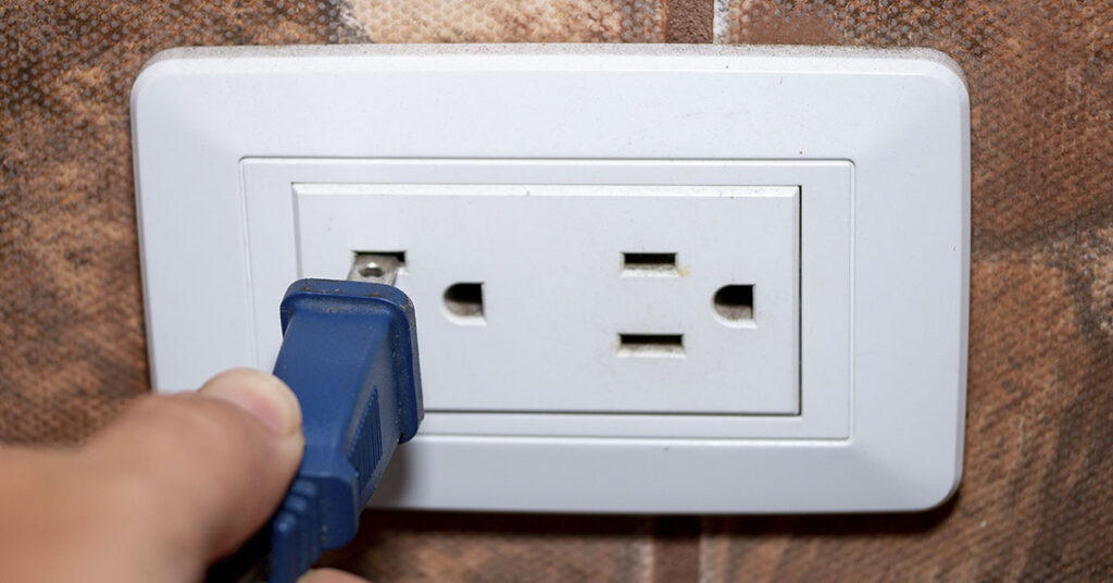 8 Electronics You Must Unplug Before a Thunderstorm - Featured image