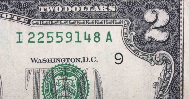 A Bank Teller Reveals 9 Reasons People Shouldn’t Ask for $2 Bills - Featured image