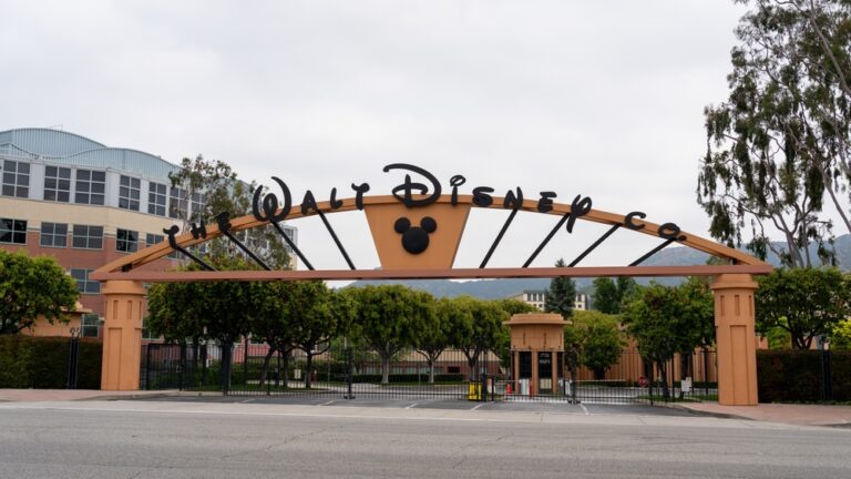 It Can Now Cost $1,000 To Take A Family To Disney – Here’s a Hack to Go for a Fraction of That - Featured image