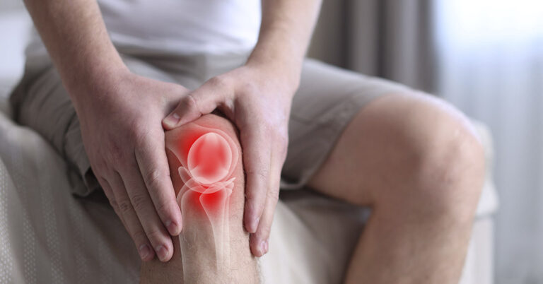 Scientists Say a New Shot Could Help Knees Heal Naturally - Featured image