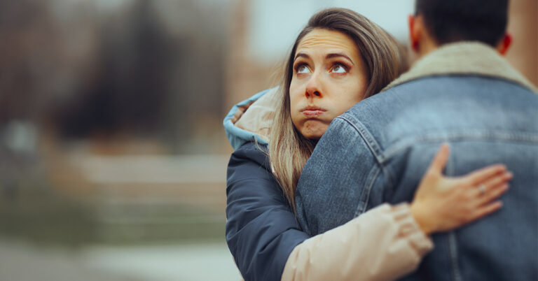 Subtle Warning Signs Someone May Eventually Betray Your Trust - Featured image