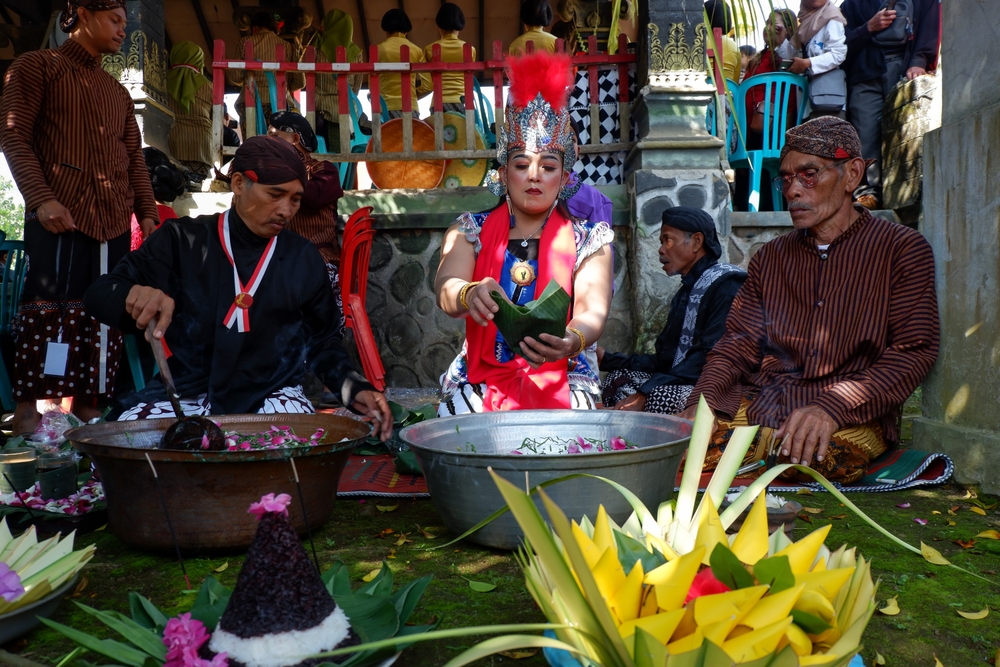 ritual process of mixing 7 waters from different springs with various flowers, Wonosobo July 27, 2024 at 09.54