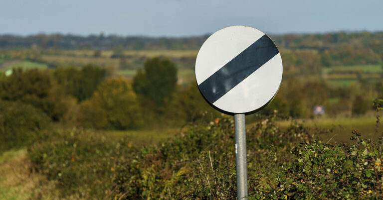 Why So Many People Don’t Understand The Meaning of This Road Sign - Featured image