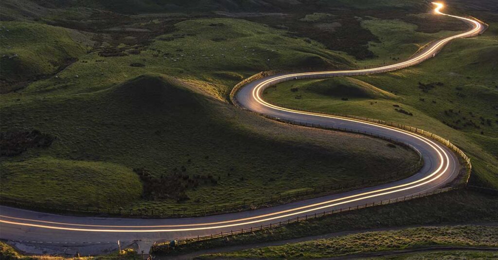 Image Goes Viral as People Ask Why Engineers Didn’t Build This Road Straight – The Explanation Is Surprisingly Logical - Featured image