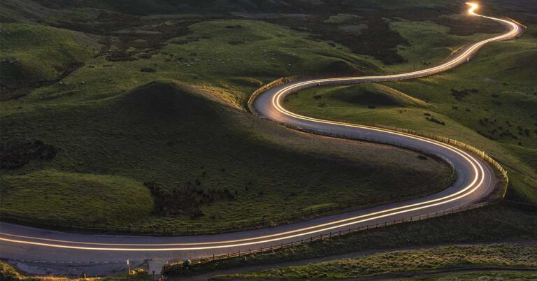 Image Goes Viral as People Ask Why Engineers Didn’t Build This Road Straight – The Explanation Is Surprisingly Logical - Featured image