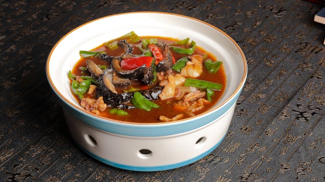 Steaming spicy dish showing reflux and temperature rise risks