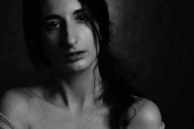 Black and white photo of a woman