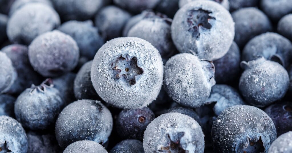 Scientists Reveal The Best Way To Eat Blueberries To Get The Most Antioxidants - Featured image